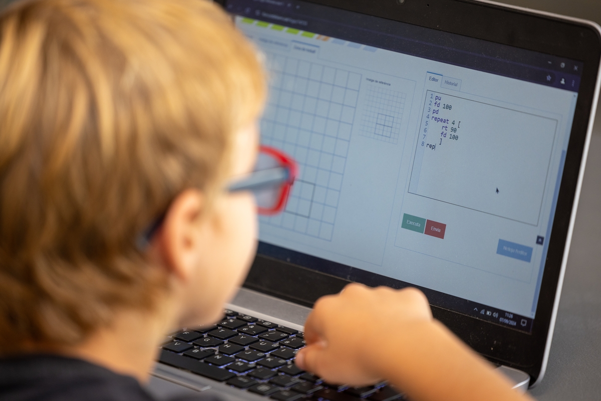 Coding Workshop for Kids at Responsive Dreams 2024